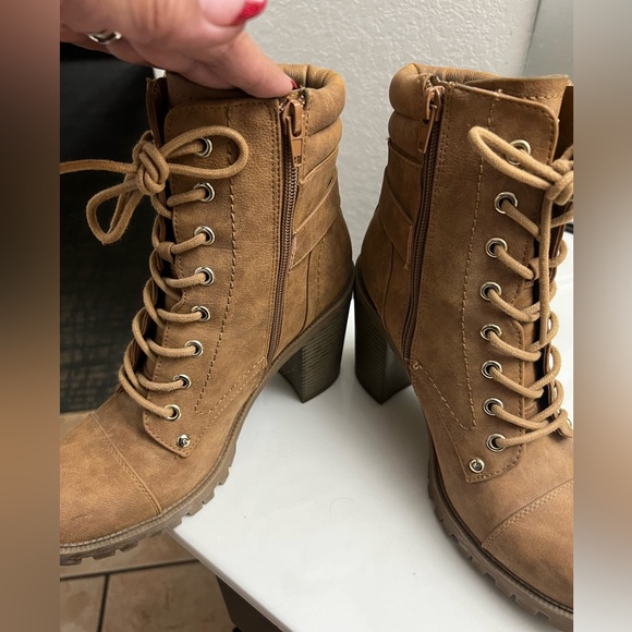 Guess GBG style GGJaydyn  Medium Natural size 8 1/2 - Picture 3 of 3